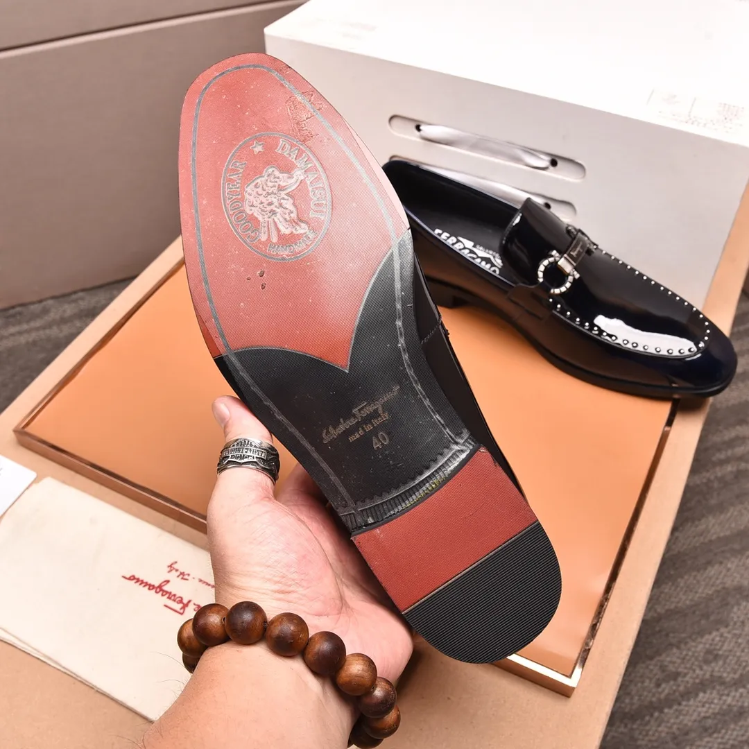 Men's shoes 💰540📛📛(water-dyed cowhide) Salvatore Ferragamo high-end (Salvatore Ferragamo) is the world's top luxury footwear brand. It comes from the fashion kingdom of Italy and is famous all over the world for its traditional handmade design and novel styles...🚶🏻🚶🏻New suit shoes are available simultaneously at the counter. This model is purely handmade. The fabric is imported from Italy's original first-layer cowhide. Soft water-dyed cowhide lining. Original authentic outsole🌀🌀Size: 38➖45